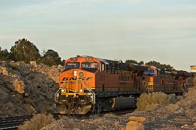 BNSF 5806 at Cosnino, AZ on 19 April 2008.jpg